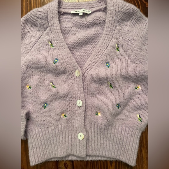 ENGLISH FACTORY Lavender Embroidered Floral Cardigan Faux Shell Buttons So Soft - Picture 9 of 9